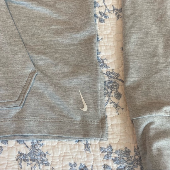 Nike Yoga Pilates Dri-Fit Light Heather Gray Hooded Cropped Pullover Size Small - Picture 2 of 9